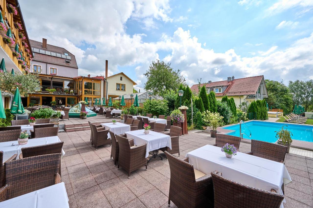 Hotel Restaurant Zum Goldenen Anker Mit Hallenbad & Wellnessbereich Windorf  Exterior foto