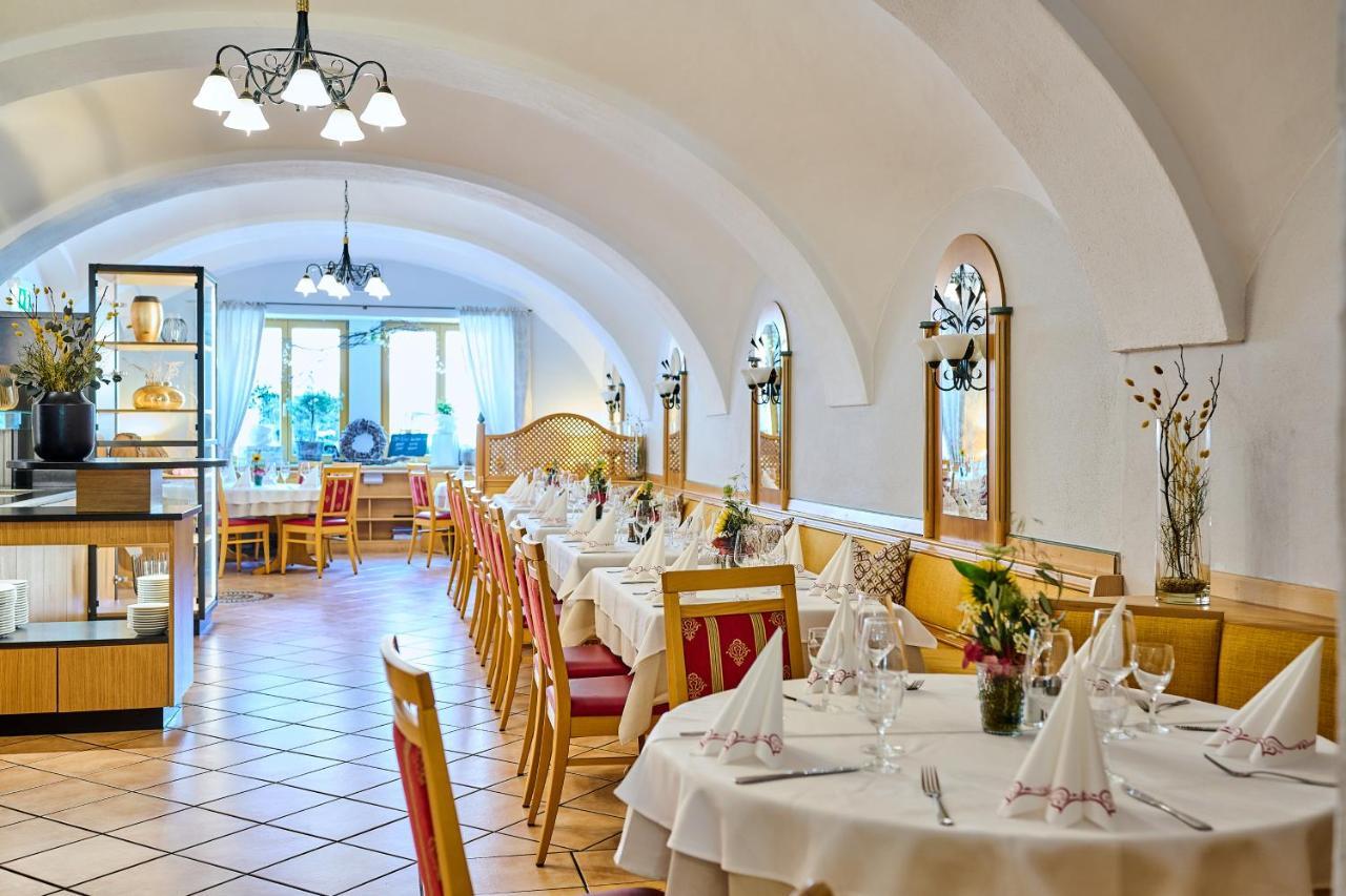 Hotel Restaurant Zum Goldenen Anker Mit Hallenbad & Wellnessbereich Windorf  Exterior foto