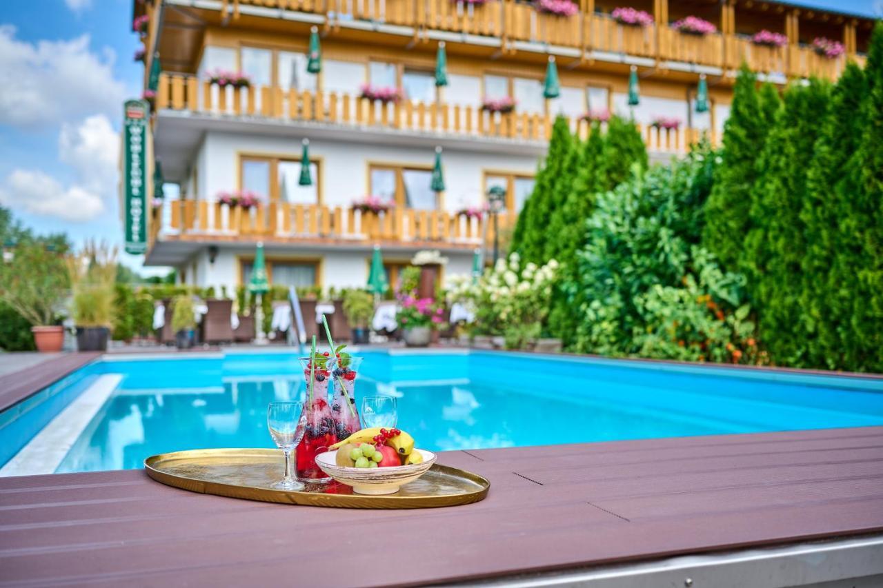 Hotel Restaurant Zum Goldenen Anker Mit Hallenbad & Wellnessbereich Windorf  Exterior foto