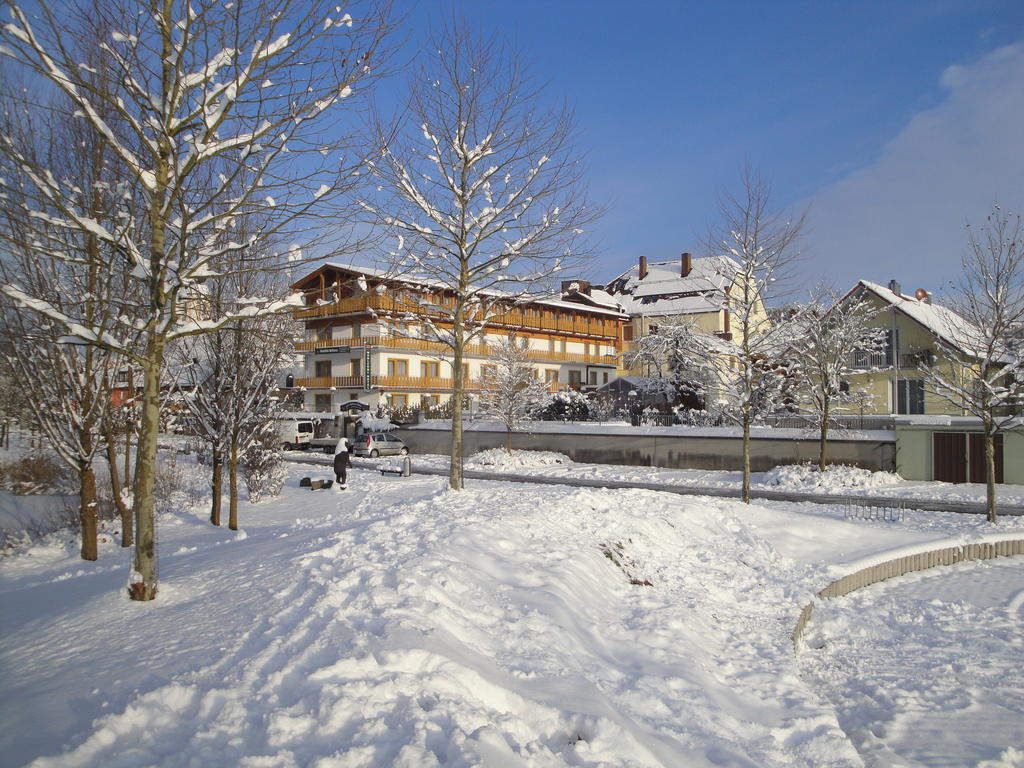 Hotel Restaurant Zum Goldenen Anker Mit Hallenbad & Wellnessbereich Windorf  Exterior foto